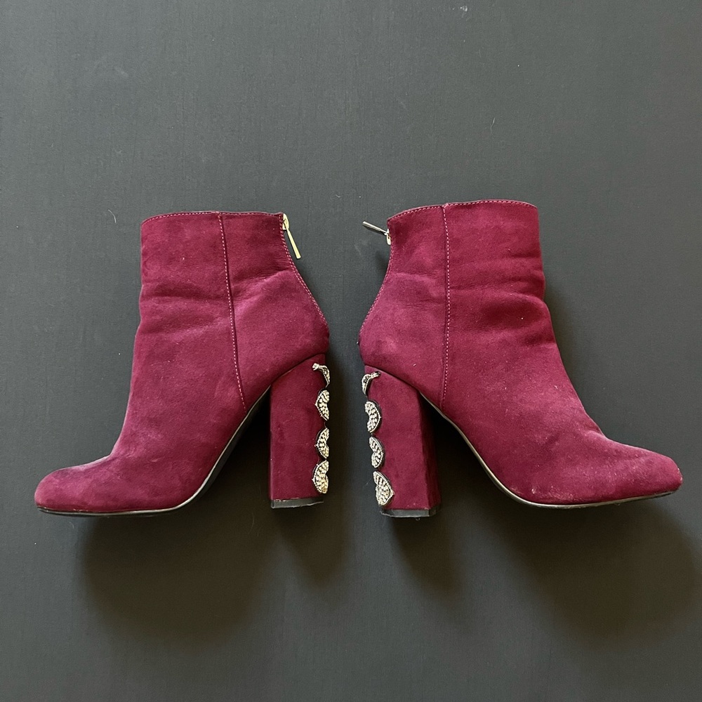 Snake boots size 7